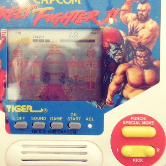 Vintage Street Fighter II 1992 Capcom LCD Electronic Handheld Game - Picture 2 of 7